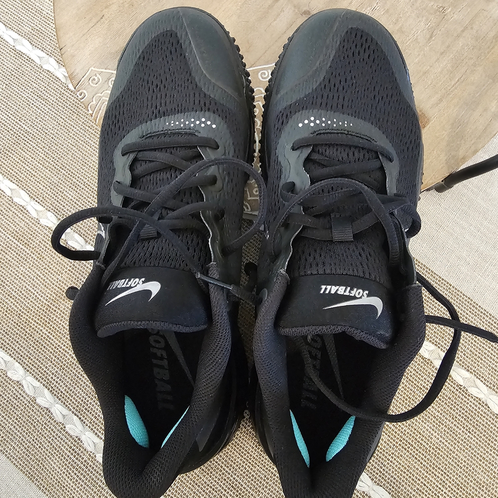 Womens Nike Softball Turf Cleats in Black with Silver Swoosh - Picture 7 of 7